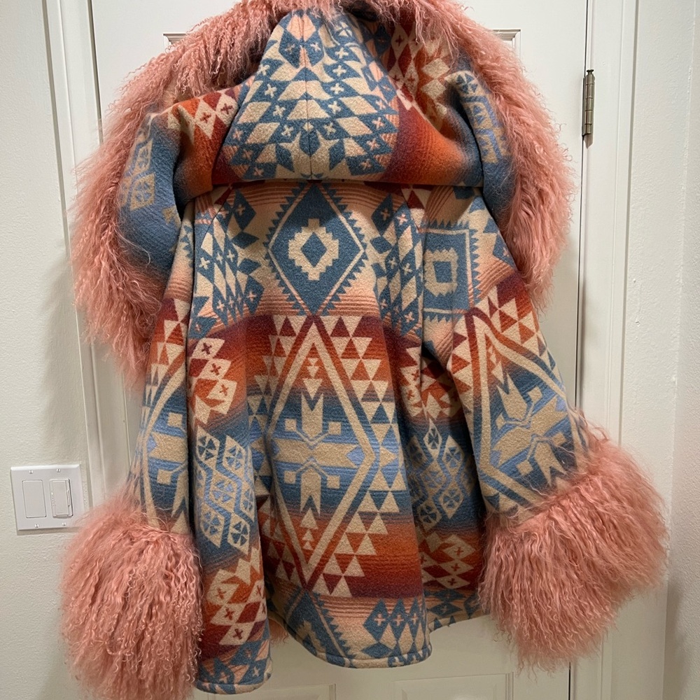 Lindsey Thornburg CANYONLANDS SHEARLING CLOAK - Picture 3 of 8